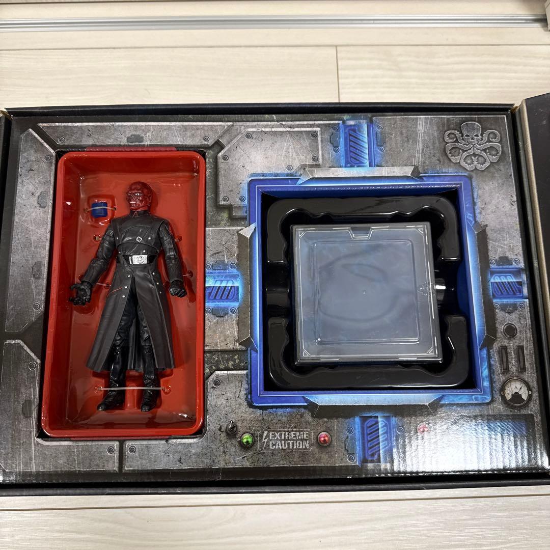 marvel レッドスカル フィギュアと4次元キューブ