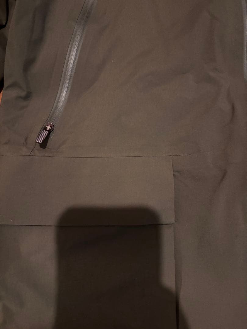 lululemon カーキー　レディース　フード付きジャケット サイズ4