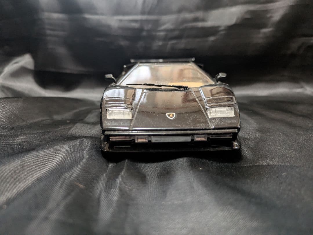 ランボルギーニ カウンタック　ブラーゴ　1/24