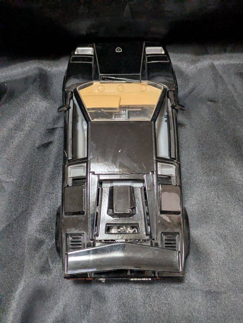 ランボルギーニ カウンタック　ブラーゴ　1/24