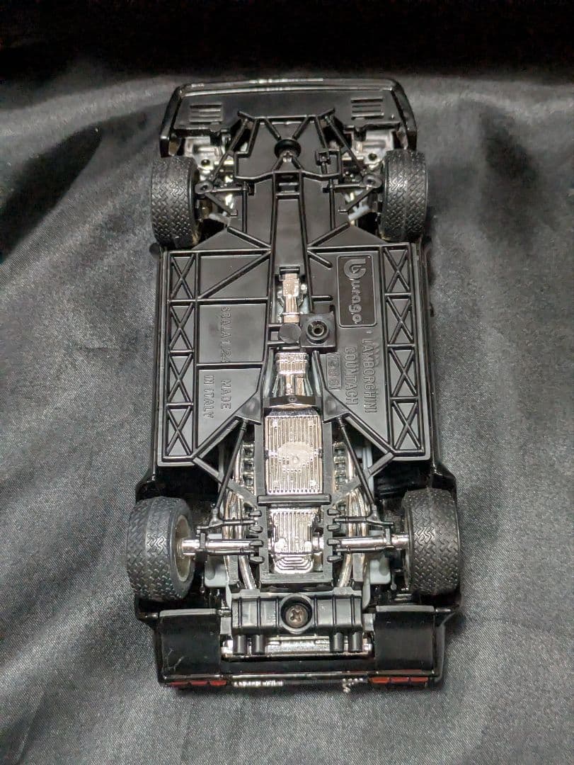 ランボルギーニ カウンタック　ブラーゴ　1/24