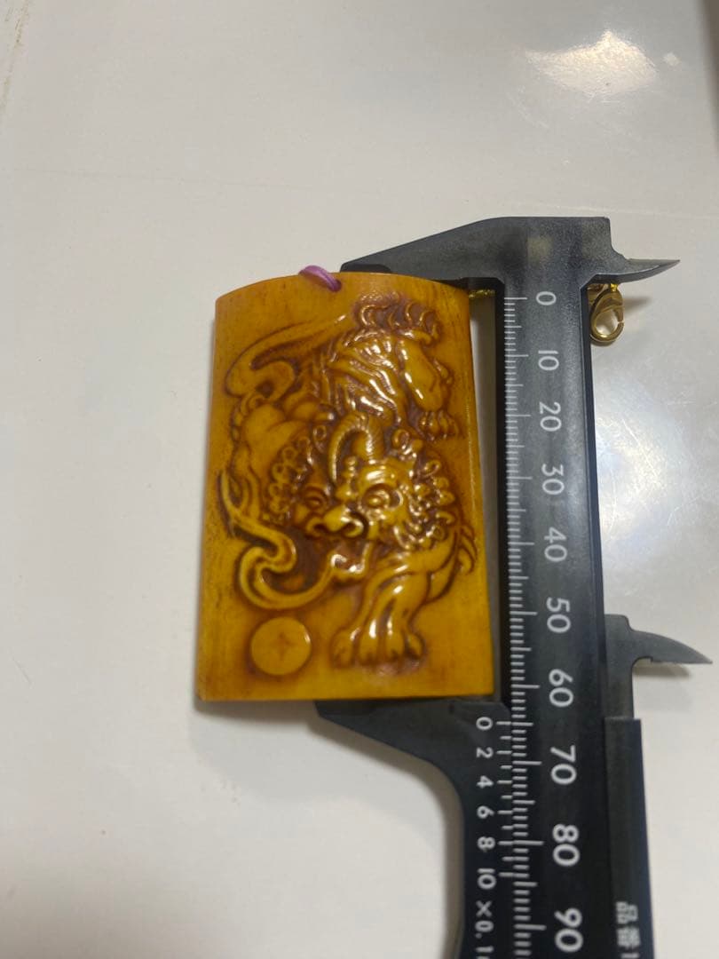 根付 時代物　材質不明 骨？ウニコール？ 鯨牙？セイウチ牙？送料無料