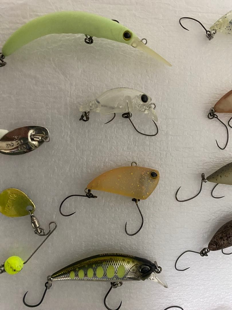 エリアトラウト用ルアー17個、スプーンルアー30個セット + ケース