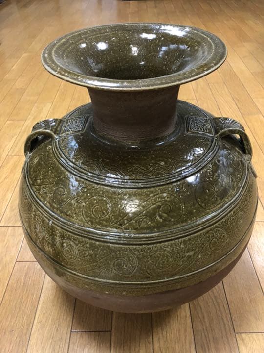 中国漢時代灰釉壺　A ceramic jar HAN dynasty