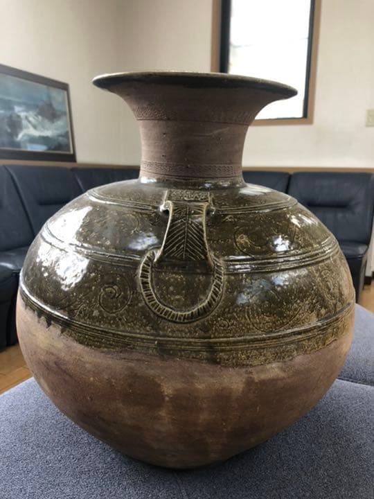 中国漢時代灰釉壺　A ceramic jar HAN dynasty