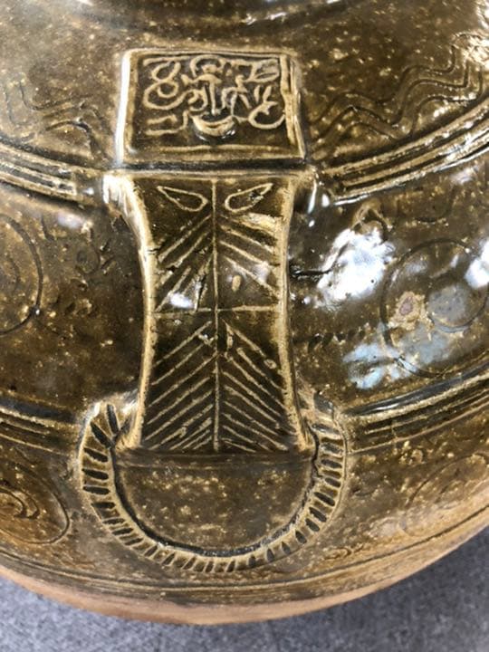 中国漢時代灰釉壺　A ceramic jar HAN dynasty