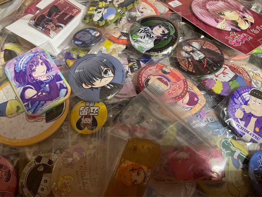 アニメグッズ大量 まとめ売り 断捨離 缶バッジ バッチ のみ！ 550点以上