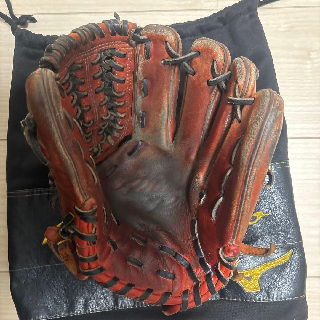 ミズノ 軟式グローブ 赤色　 専用袋付き