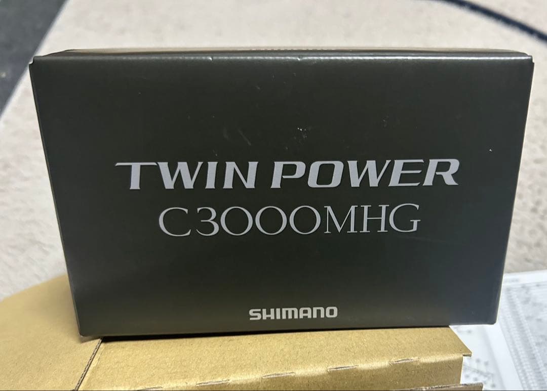 SHIMANO 24TWIN POWER C3000MHG リール