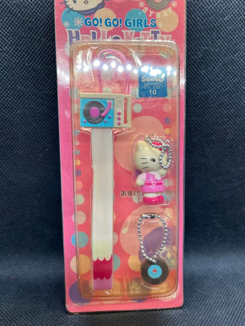 【新品未開封】GO!GO！GIRLSハローキティ　レコードプレーヤーストラップ