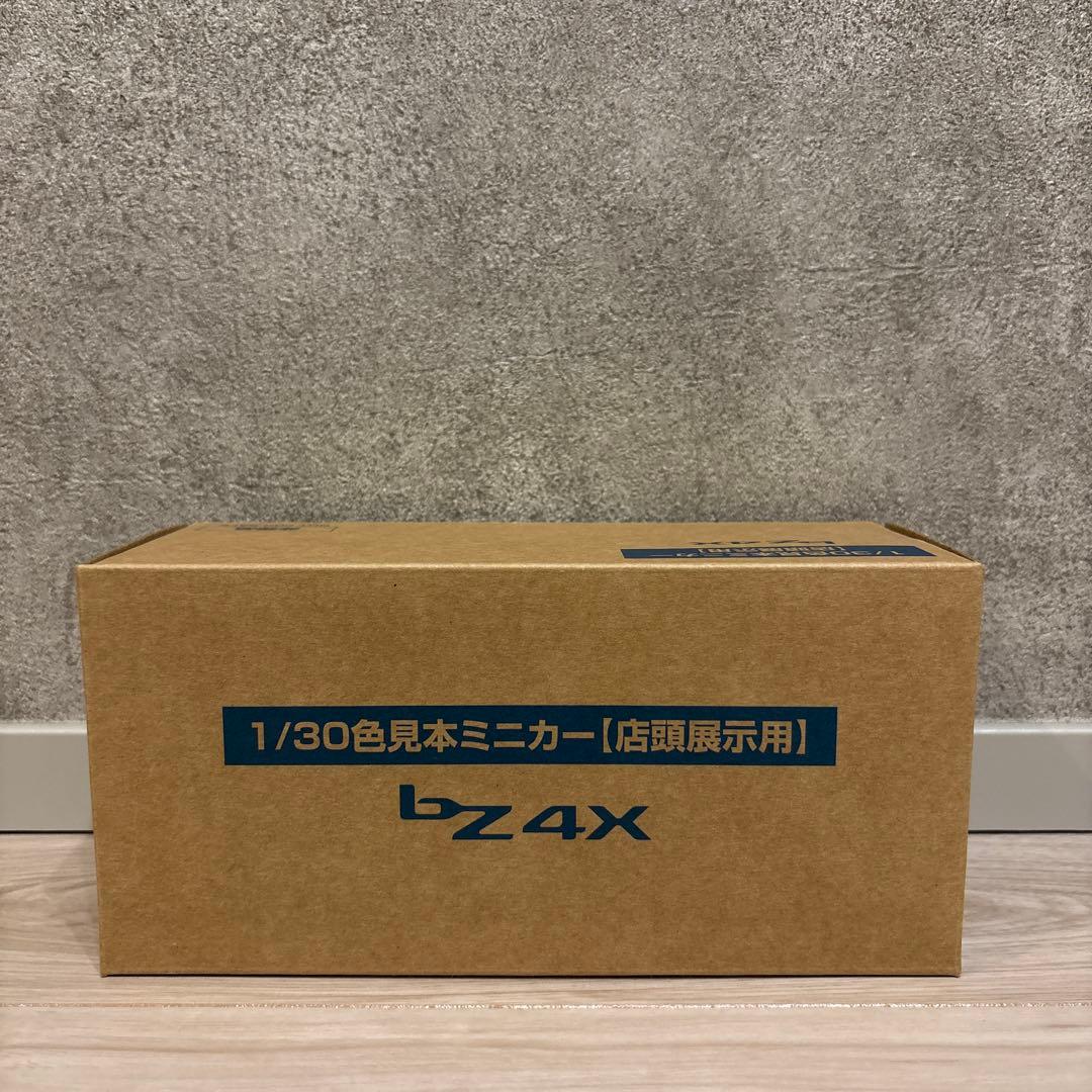 [非売品]トヨタ 新型bz4X ミニカーブラックマイカ✖︎ホワイトパールマイカ
