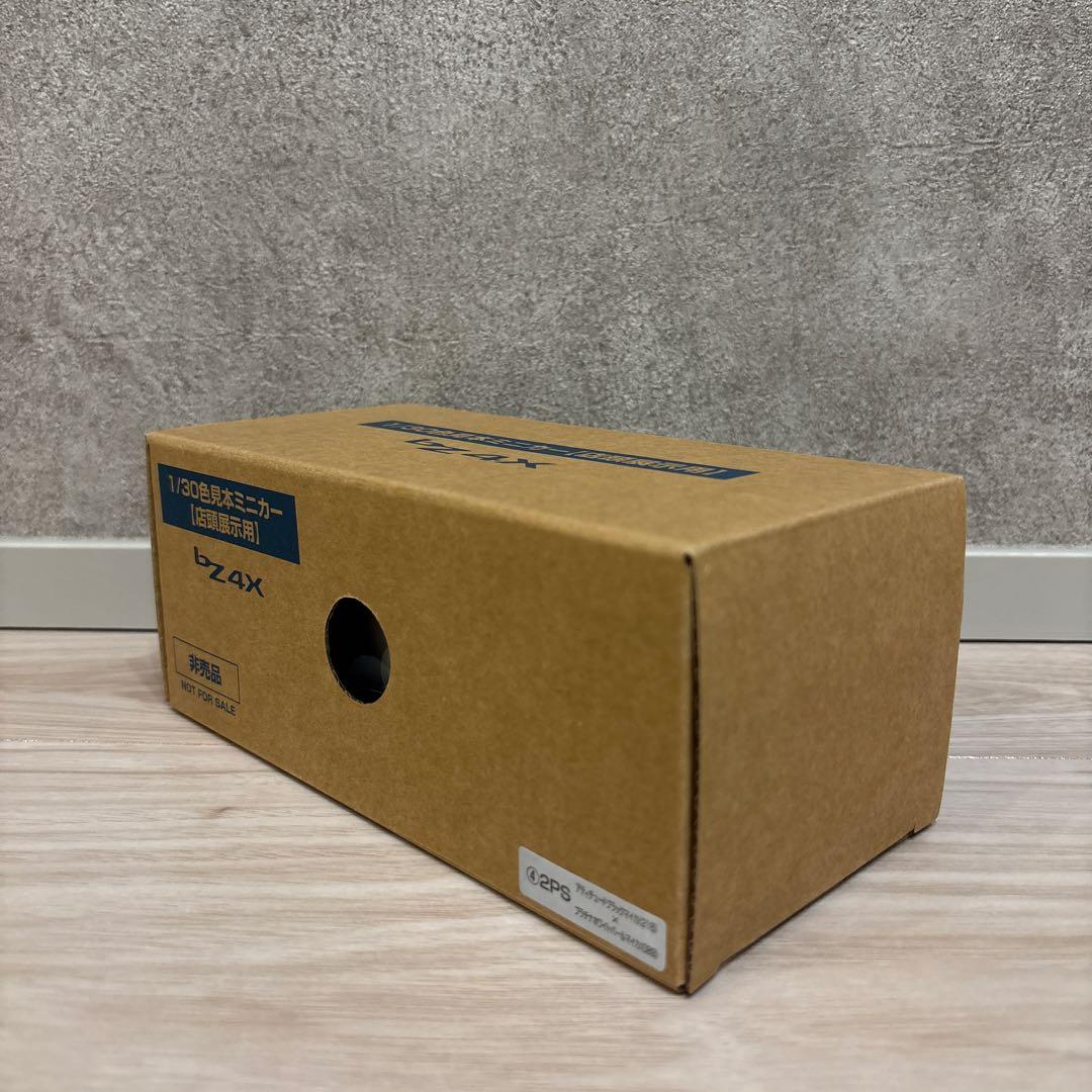 [非売品]トヨタ 新型bz4X ミニカーブラックマイカ✖︎ホワイトパールマイカ