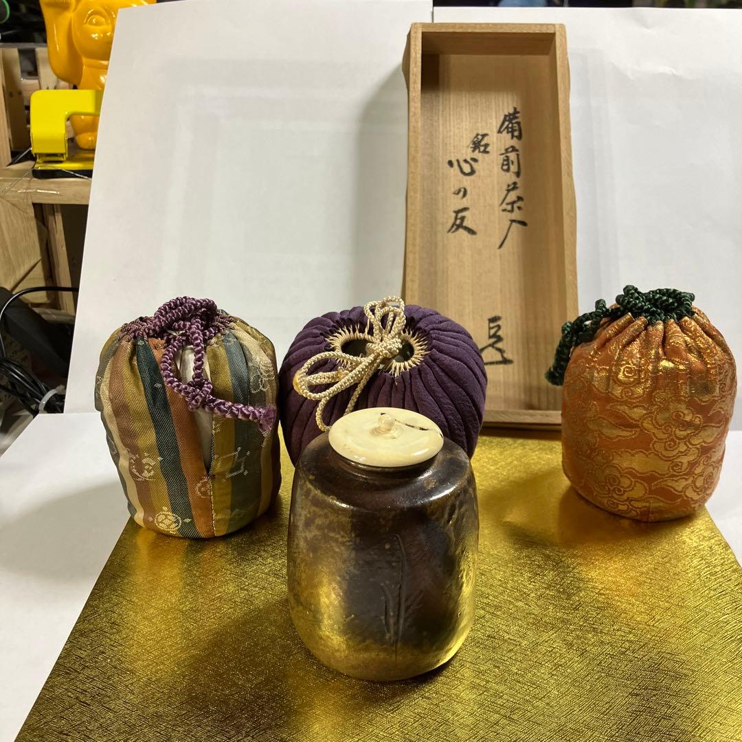 茶器　備前肩衝茶入　銘　心の友　仕覆3 而妙斎書付　伊勢崎満　共箱　N625CI