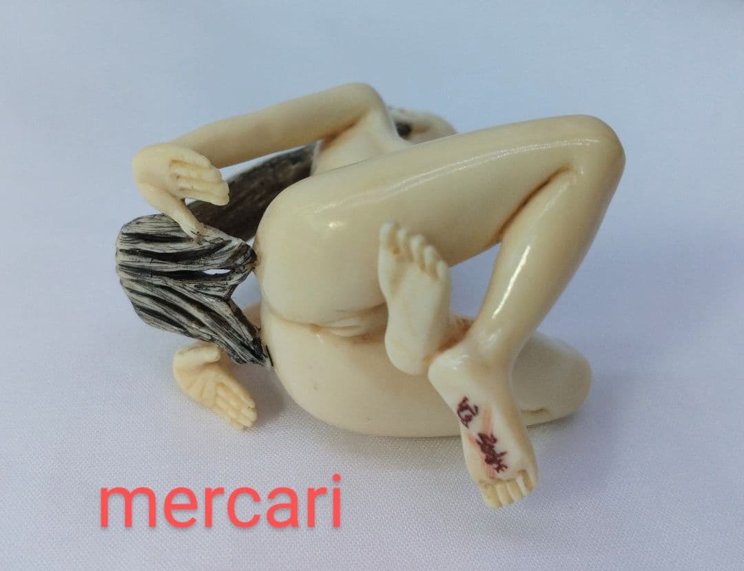 裸婦 根付 ① 紙箱付き