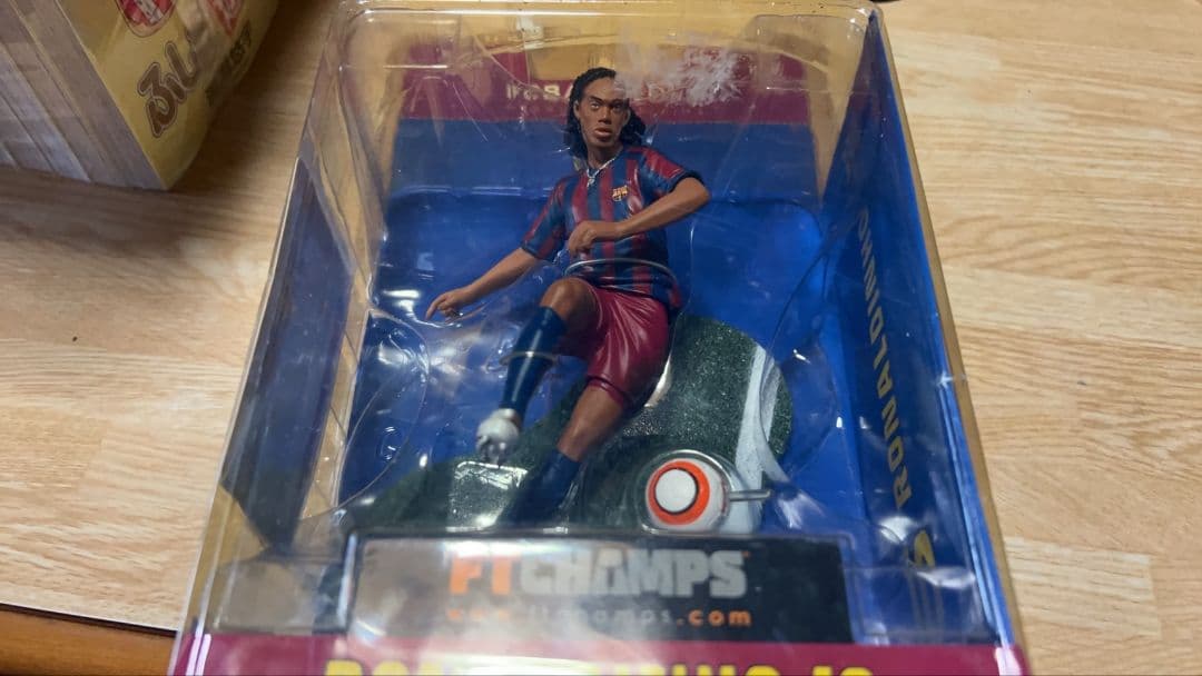 【激レア引退記念品】ロナウジーニョ フィギュア FCバルセロナ