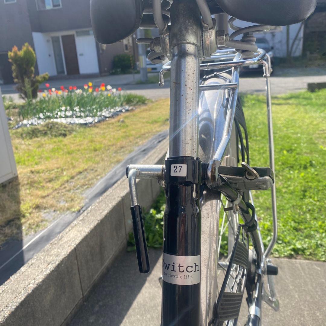 黒いシティサイクル 前カゴ付き