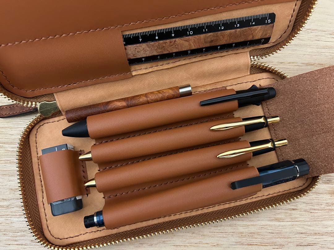 4本挿　ラウンドジップペンケース　ヌメ革　本革　バハギア　似