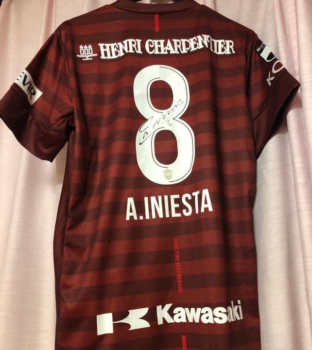 イニエスタ　直筆サイン入りユニフォーム