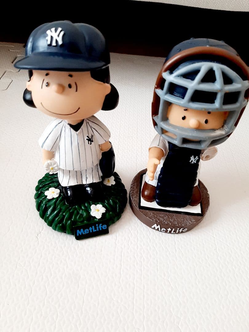 ルーシー　ボブルヘッド　ヤンキース　フィギュア　シュローダー