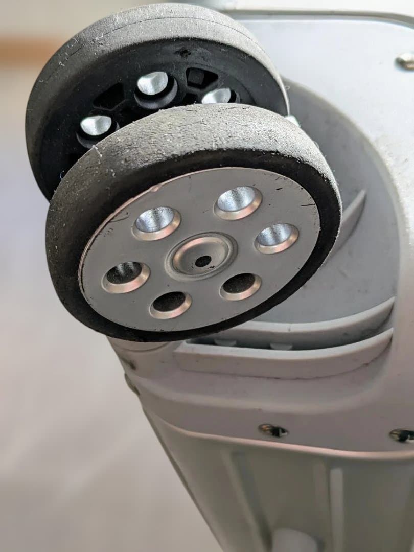 【大容量】アルミスーツケース キャリー 75〜80L TSAロック搭載 シルバー