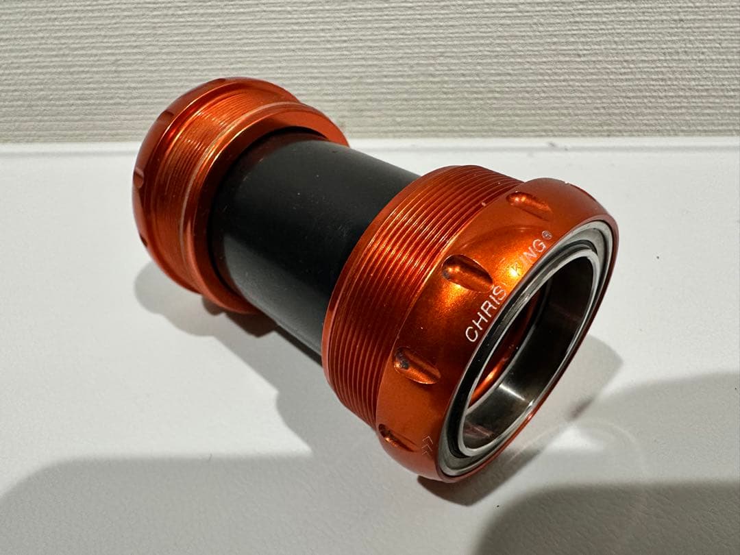 Chris King T47 ボトムブラケット　マンゴー　スチール