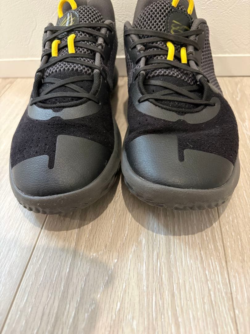 美品28cmUnder Armour Curry 6 FloTro