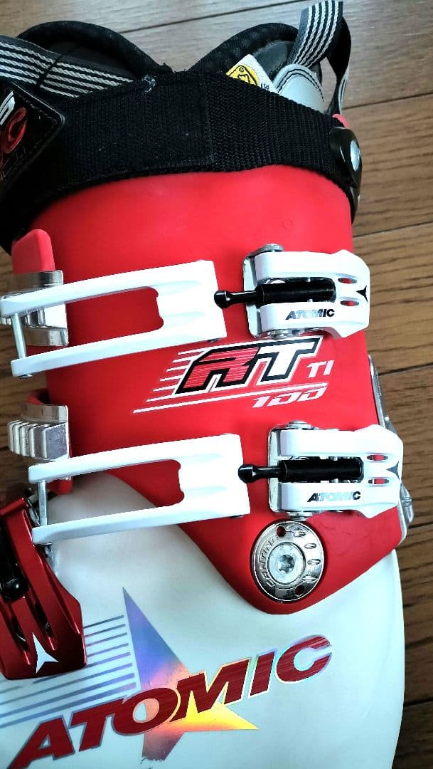 Atomic スキーブーツ 赤/白