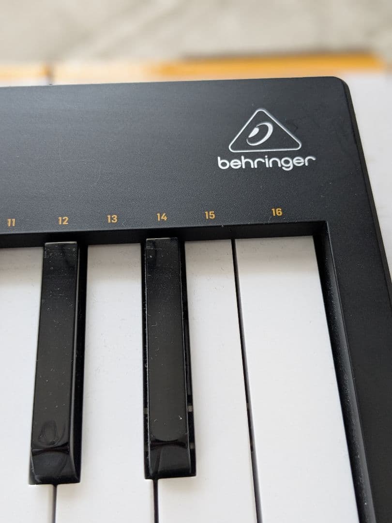 ベリンガー　SWING 25キー MIDIキーボード