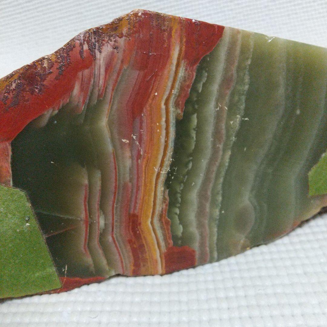 まるで惑星 4.2kg 碧玉? 赤/緑/黄の縞模様が美しい観賞石31cm