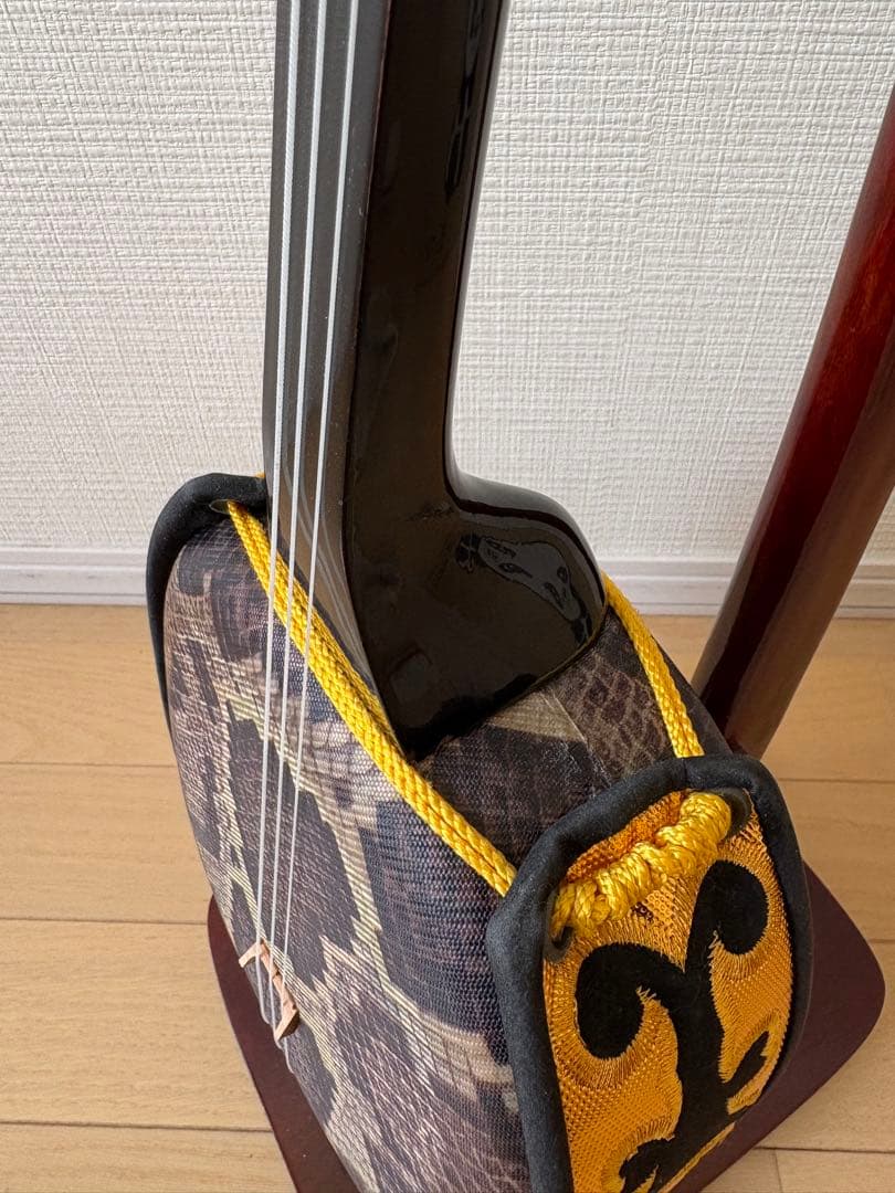 再度値下げしました古い沖縄又吉三線 本体 ハードケース付き