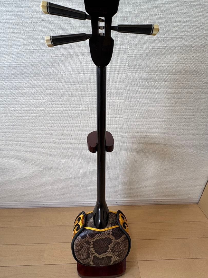 再度値下げしました古い沖縄又吉三線 本体 ハードケース付き