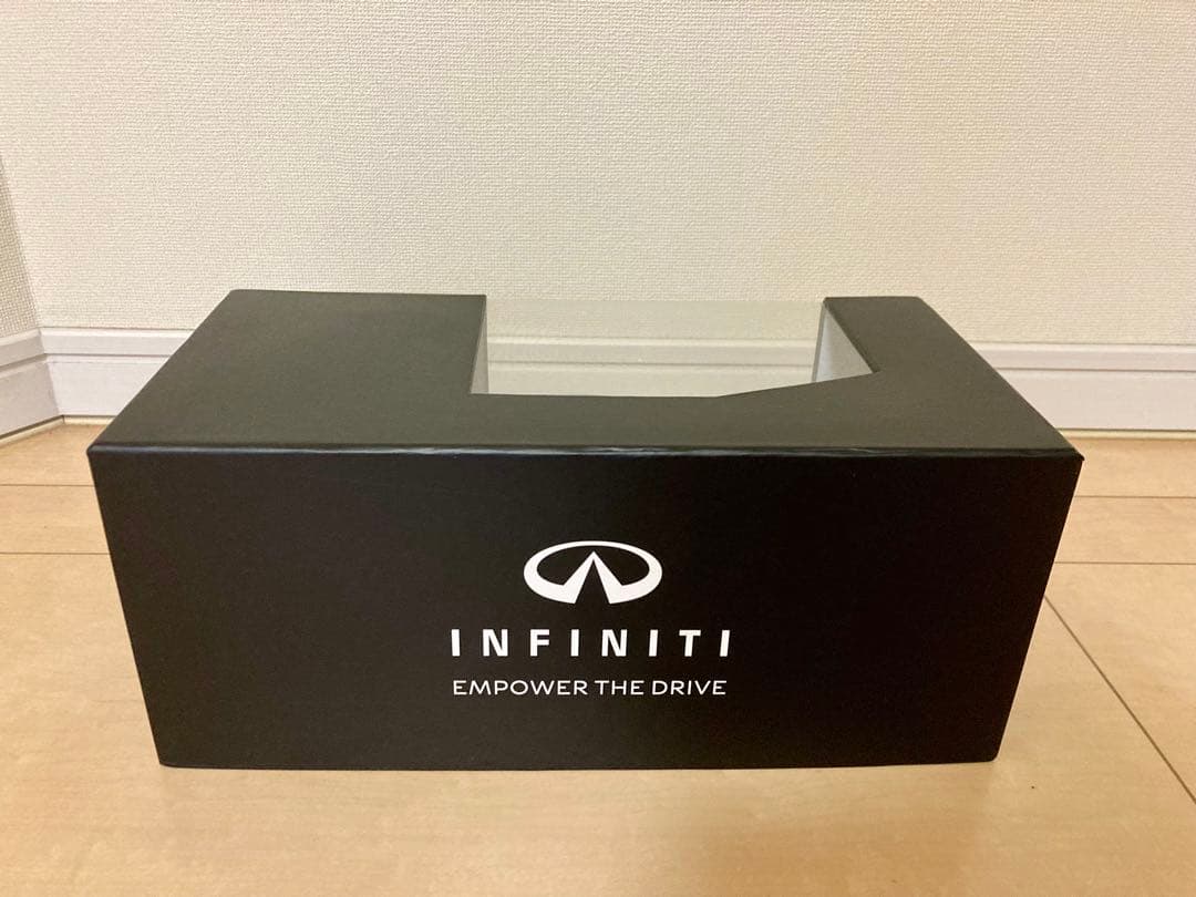 1:18 インフィニティ INFINITY QX50 シルバー　日本非売品