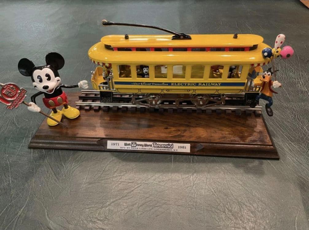 ディズニー ミッキー 電車フィギュア 10周年記念モデル