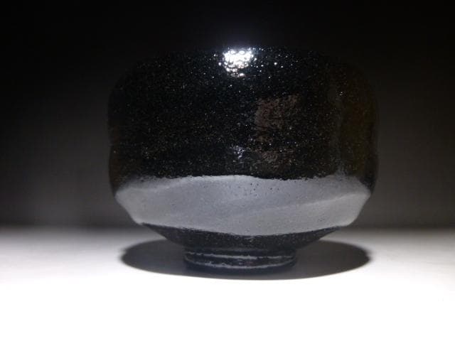 楽吉左衛門　十三代　惺入　黒茶碗／共箱・共布／銘「草庵」／表千家十三代即中斎極め