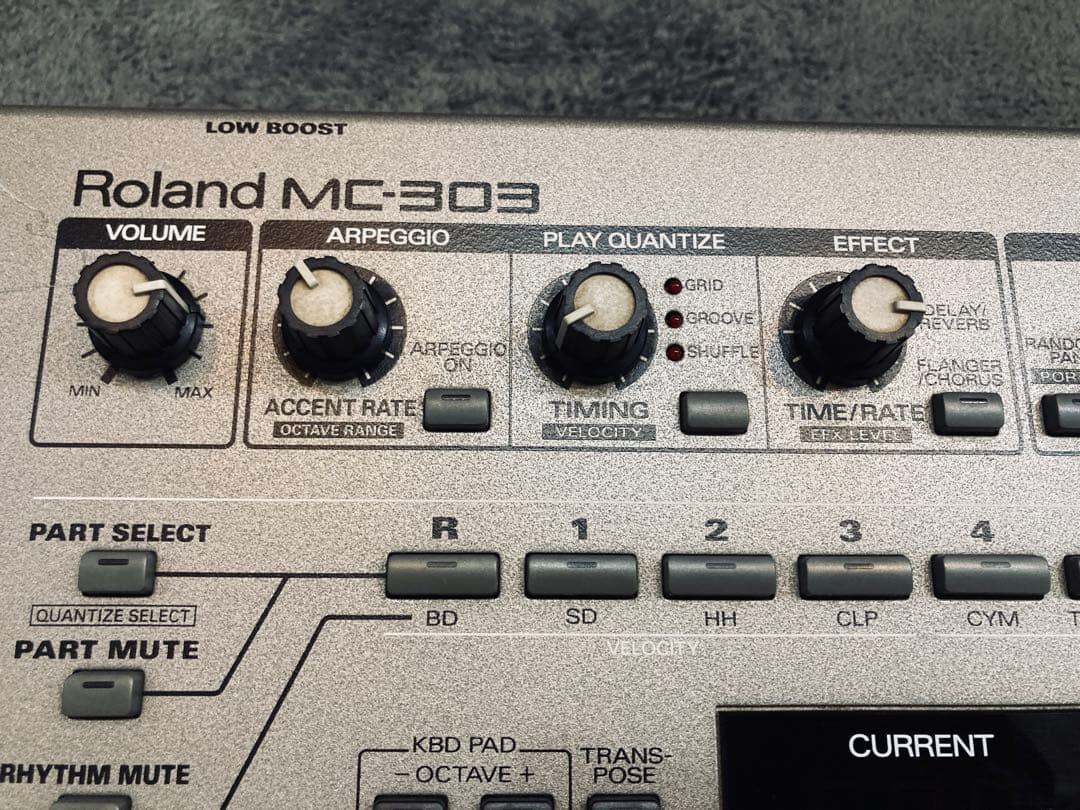 Roland MC-303 groovebox シーケンサー