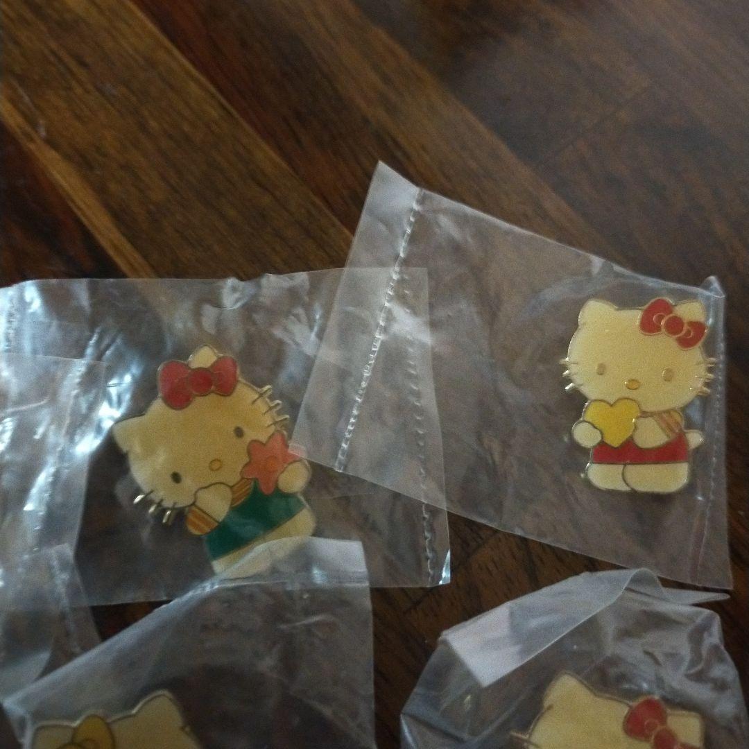 ハローキティ ピンバッジセット 12個