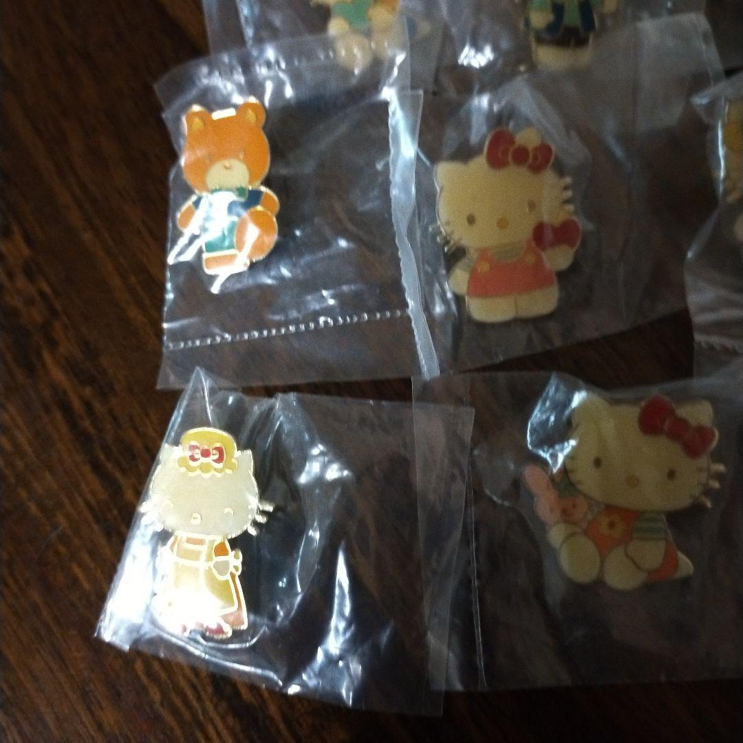 ハローキティ ピンバッジセット 12個