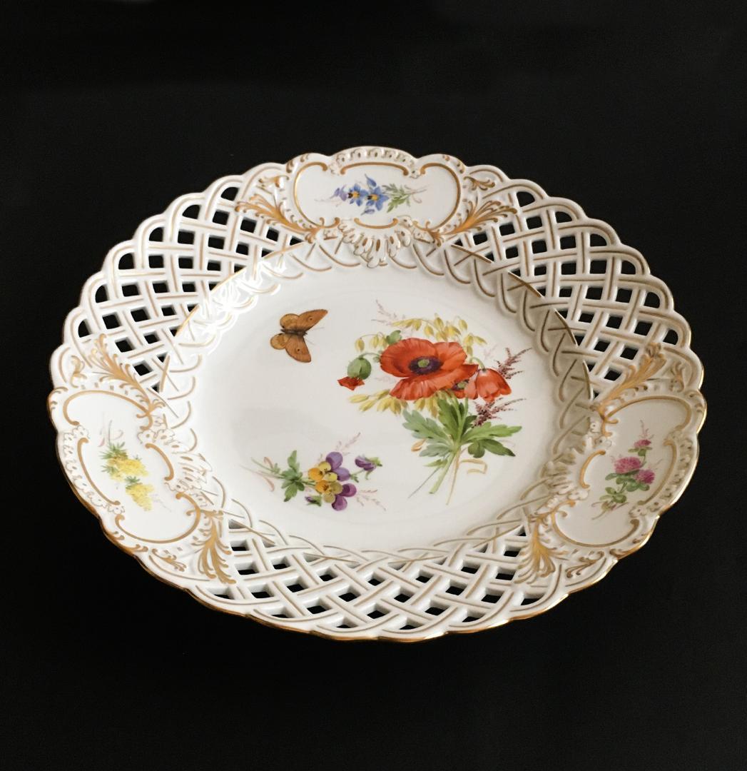 マイセン 金彩 花のブーケと蝶の絵付け 自然主義 透かし絵皿 28.5センチ