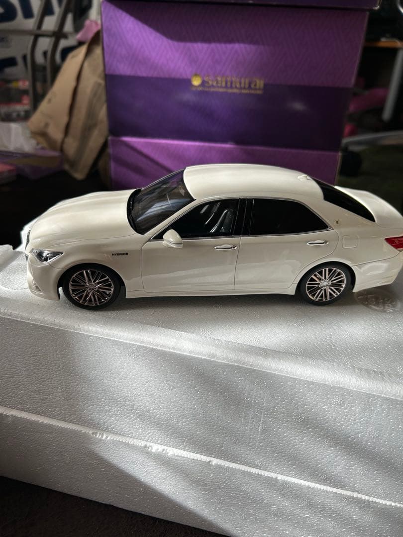 KYOSHO samurai クラウンアスリート G ハイブリッド 1/18×2