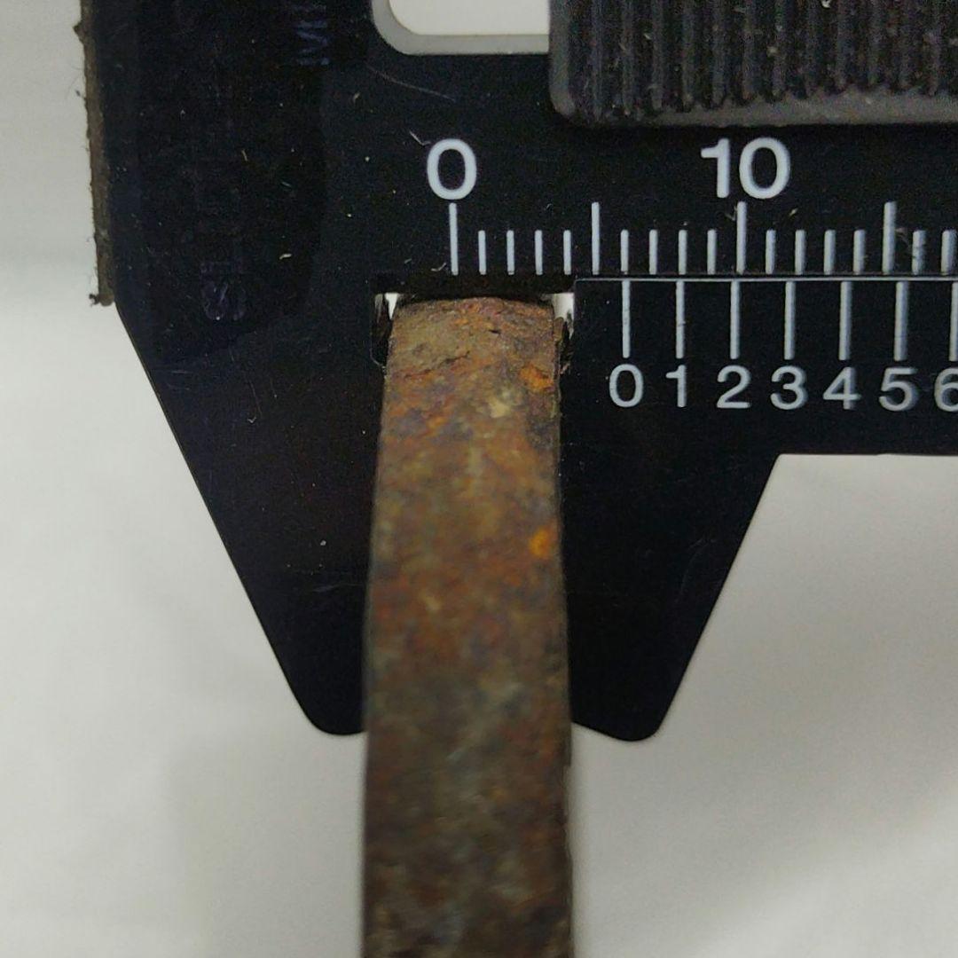 鉄製 鍔(つば) 丸型穴付き 無銘 丸形日本刀 アンティーク