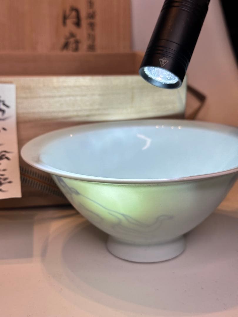 白瓷 暗刻透文 茶盏　春画図　「内府」文字　浮世絵 透かし絵　共箱付　中国古美術