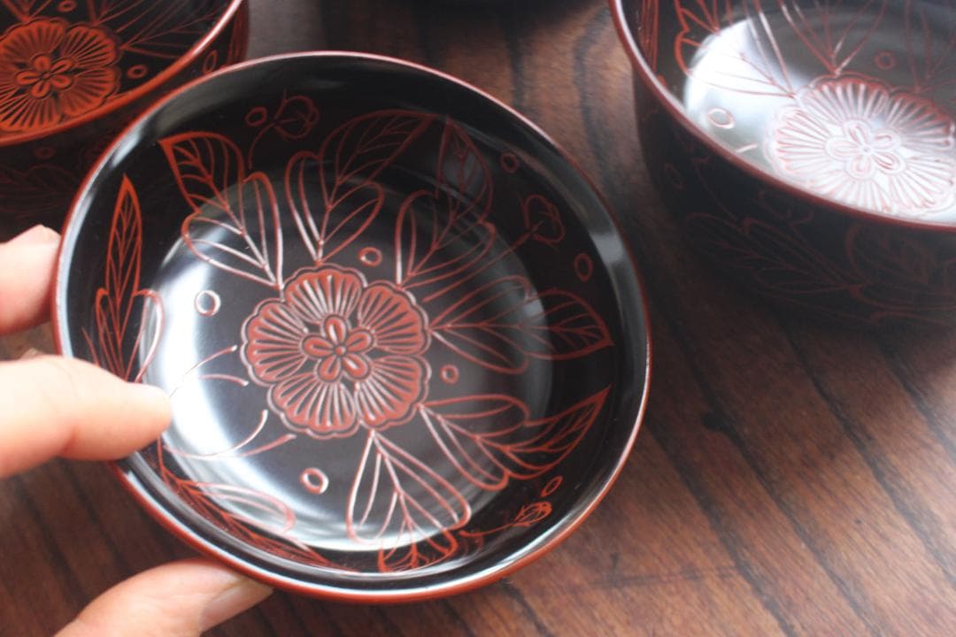 時代逸品！端正な爪朱黒漆に風情ある木芙蓉文の美しい吉野塗の四つ椀（検懐石道具京塗