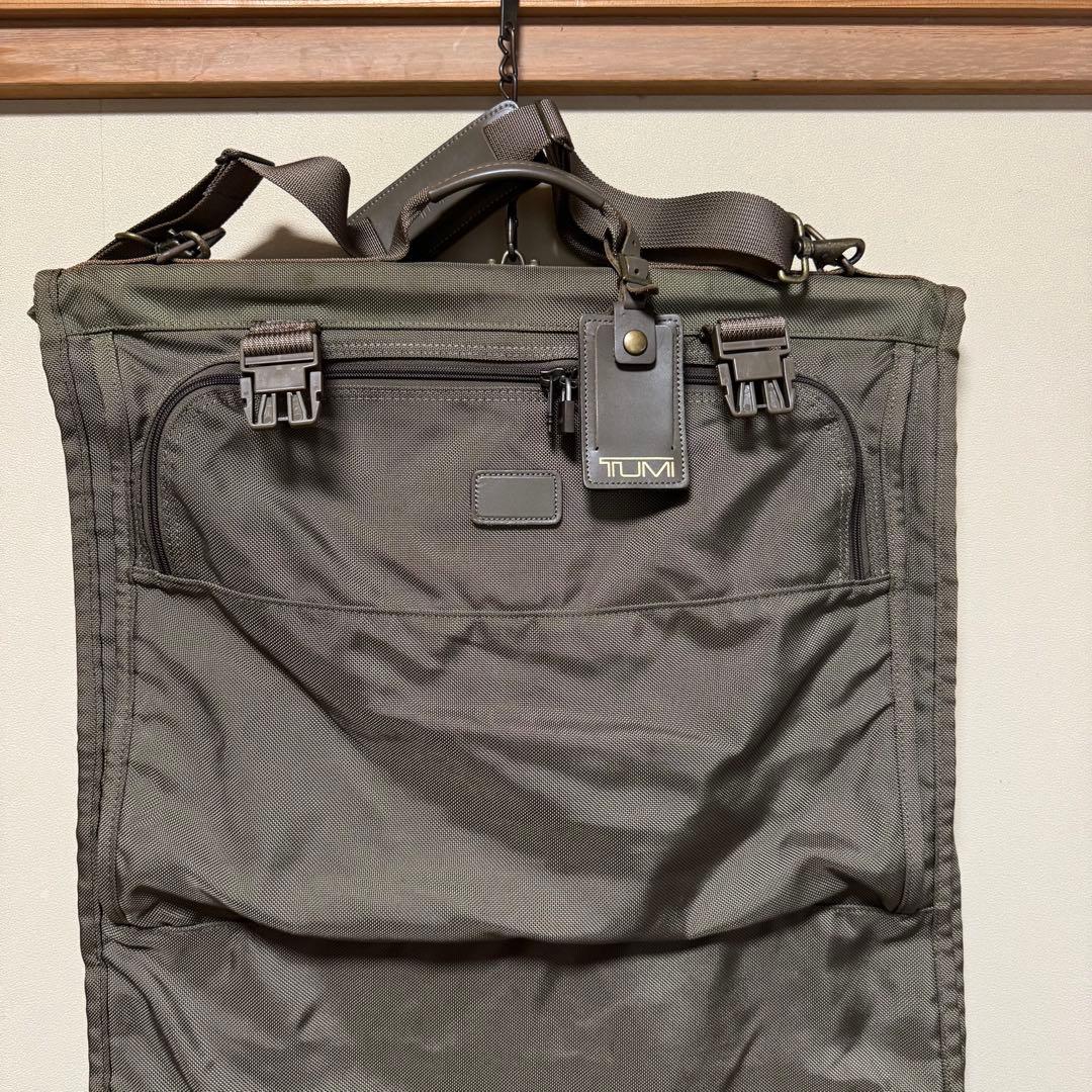 TUMI ガーメントバッグ オリーブグリーン