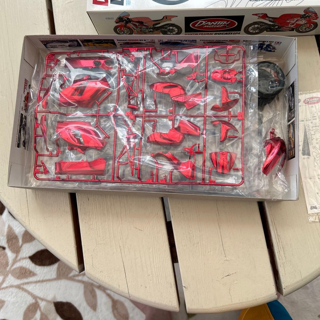 タミヤドゥカティGP４1／12プラモデル