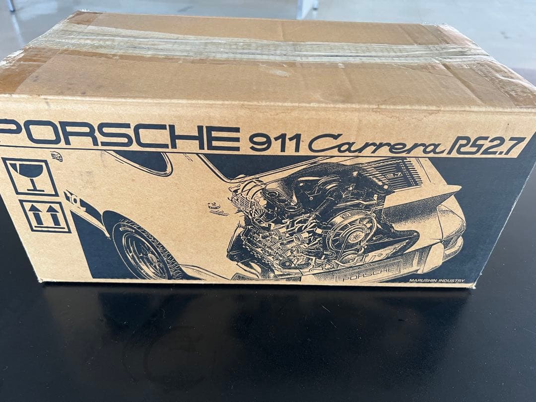マルシン1/8スケール1973ポルシェ911カレラRS2.7エンジンモデル