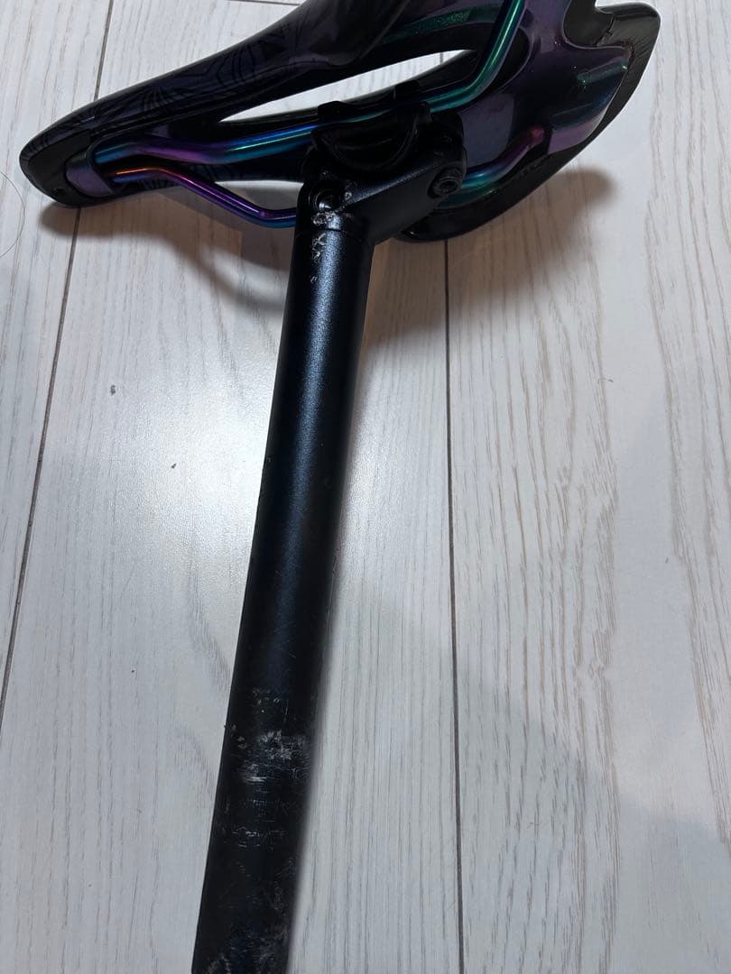 レディースキャノンデールロードバイク サドル黒紫 幾何学模様