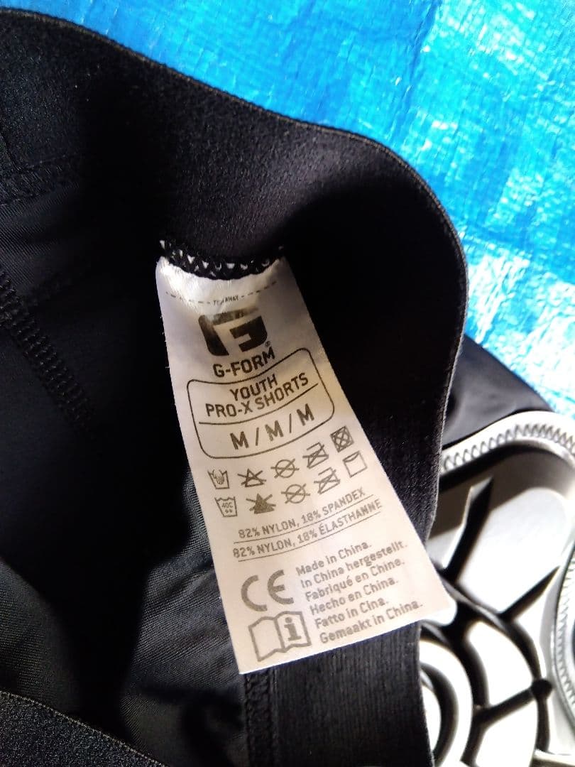 ユース　G-FORM ショーツ　Mサイズ　FOX 二ーガード　ワンサイズ