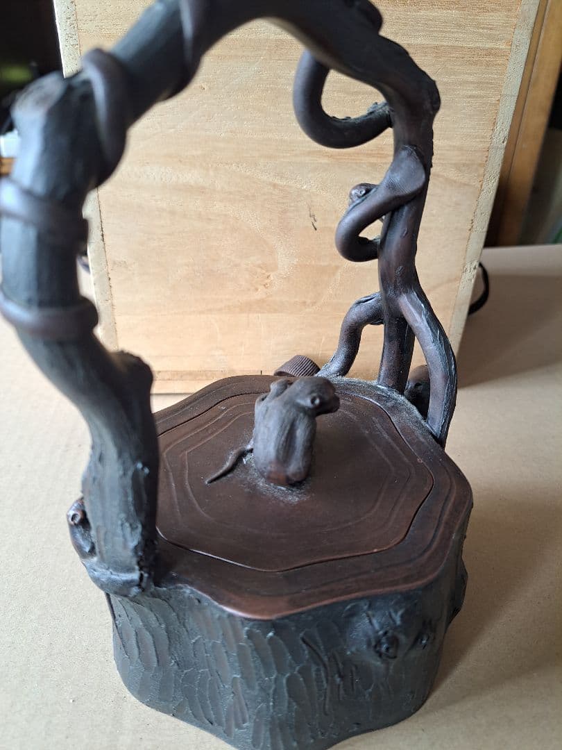 古い中国茶器　5匹の猿と切り株