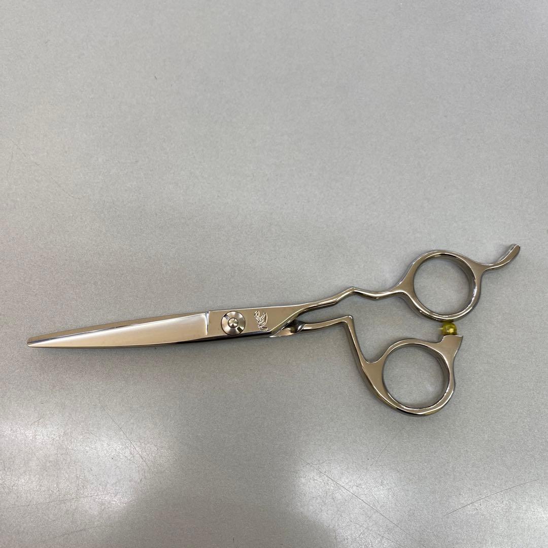 ６インチシザー　手に吸い付くようなフィット感