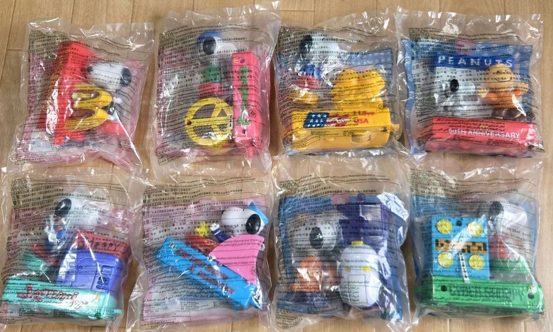非売品未開封　2000マクドナルド PEANUTSスヌーピー8点フルコンプセット